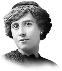 "La Revolución también tuvo rostro de mujer."
                Carmen Serdán organizó redes, desafió al régimen y gritó desde la azotea lo que muchas callaban por miedo. Su cuerpo fue herido, pero su voz se convirtió en símbolo.
                Su memoria florece como acto de justicia. Porque recordar a Carmen es reconocer que la historia de México también se escribió con manos de mujer, con sangre, con coraje y con esperanza.